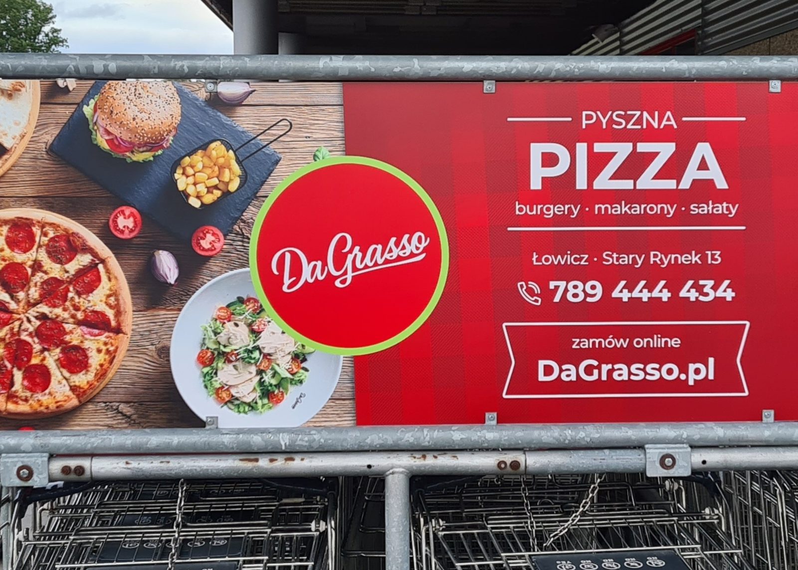 Baner reklamowy pizzerii ze zdjęciami dań